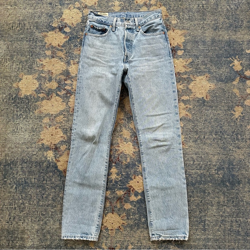 Levi's Wedgie Icon Jeans in Tango Light 24 x 30